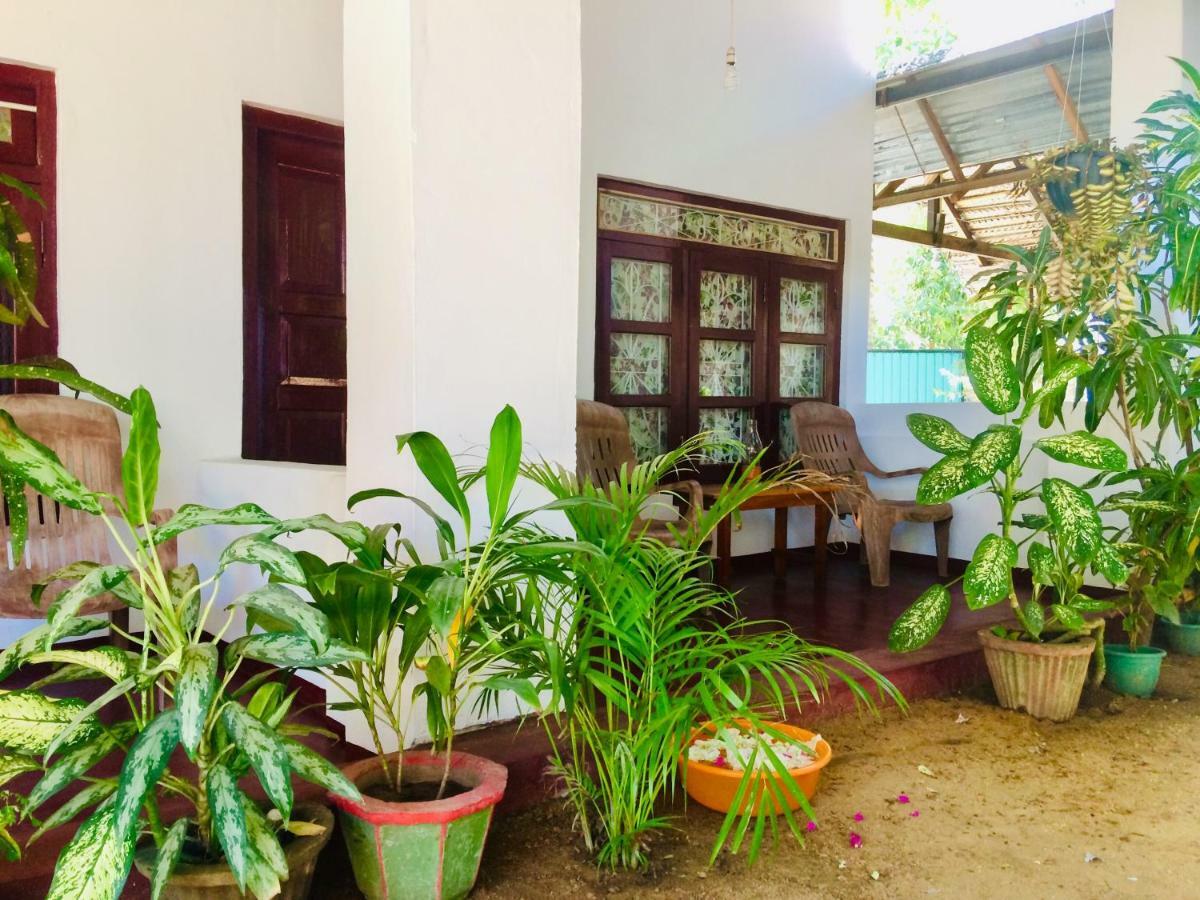 Tropicana Home Stay Arugam Bay Bagian luar foto