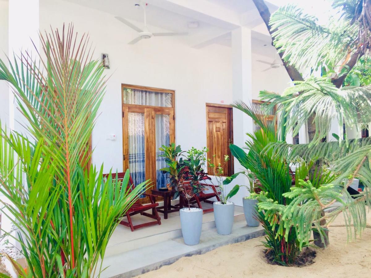 Tropicana Home Stay Arugam Bay Bagian luar foto